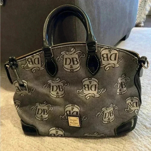 Dooney & Bourke DB crest purse - Picture 1 of 11